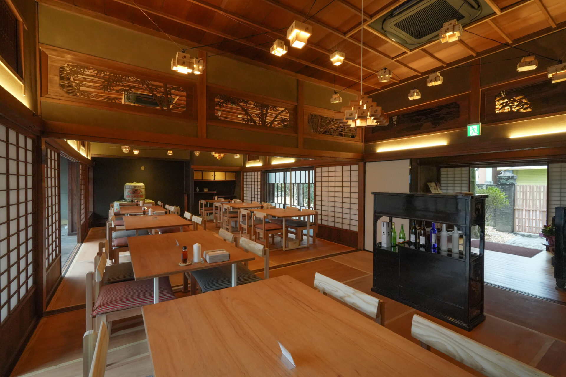 CASA CUOMO CAFE UKIHA ISONOSAWAの店内